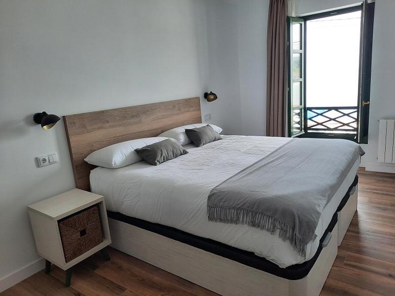 Apartamentos El Muelle Комильяс Экстерьер фото