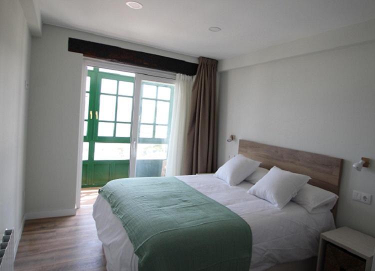 Apartamentos El Muelle Комильяс Экстерьер фото
