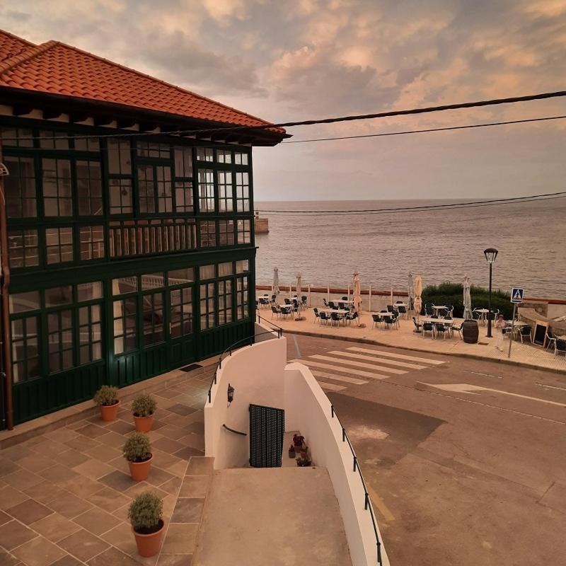 Apartamentos El Muelle Комильяс Экстерьер фото
